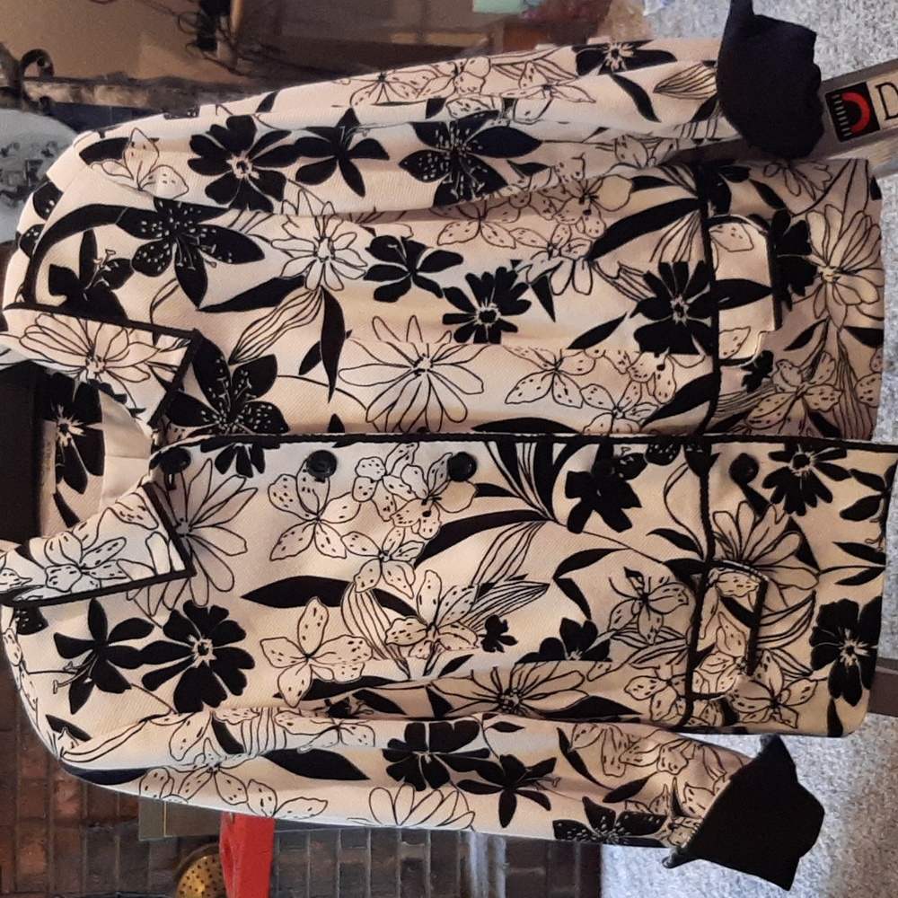 Versatile Black & White Jacket - image 3